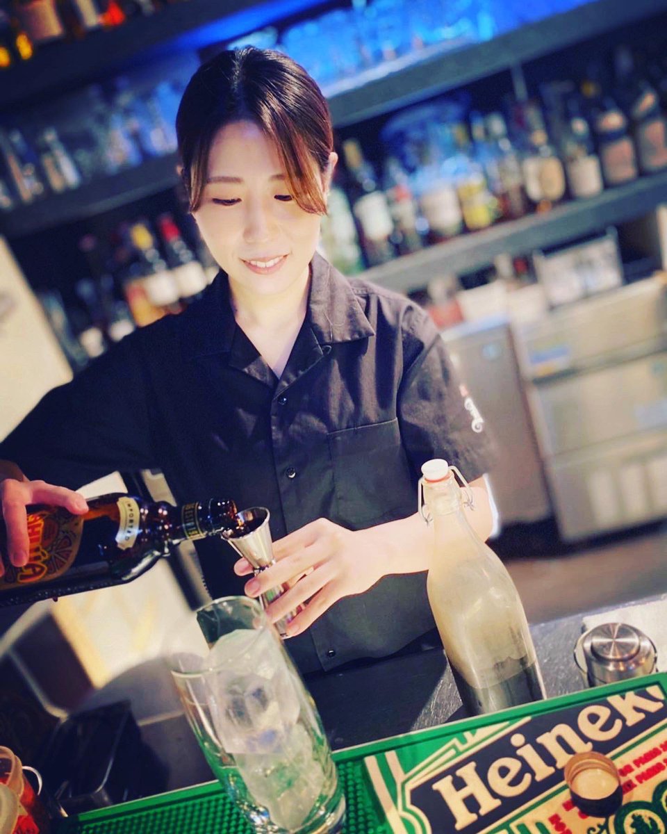 LitBar2's tweet photo. こんばんは!Bar Litです!
今夜も山田います!
今週最後に山田と楽しいお酒飲みませんか?
お待ちしております♪
インスタ
#BarLit
#喫煙可#バー#Bar
#デザート
#春日部
#牛頬肉の赤ワイン煮
#ビーフシチュー#パスタ
#ワイン#バーボン#ラム
#スコッチ#テキーラ
#食事
#プリン
#レアチーズケーキ https://t.co/YMkgqYn3sC