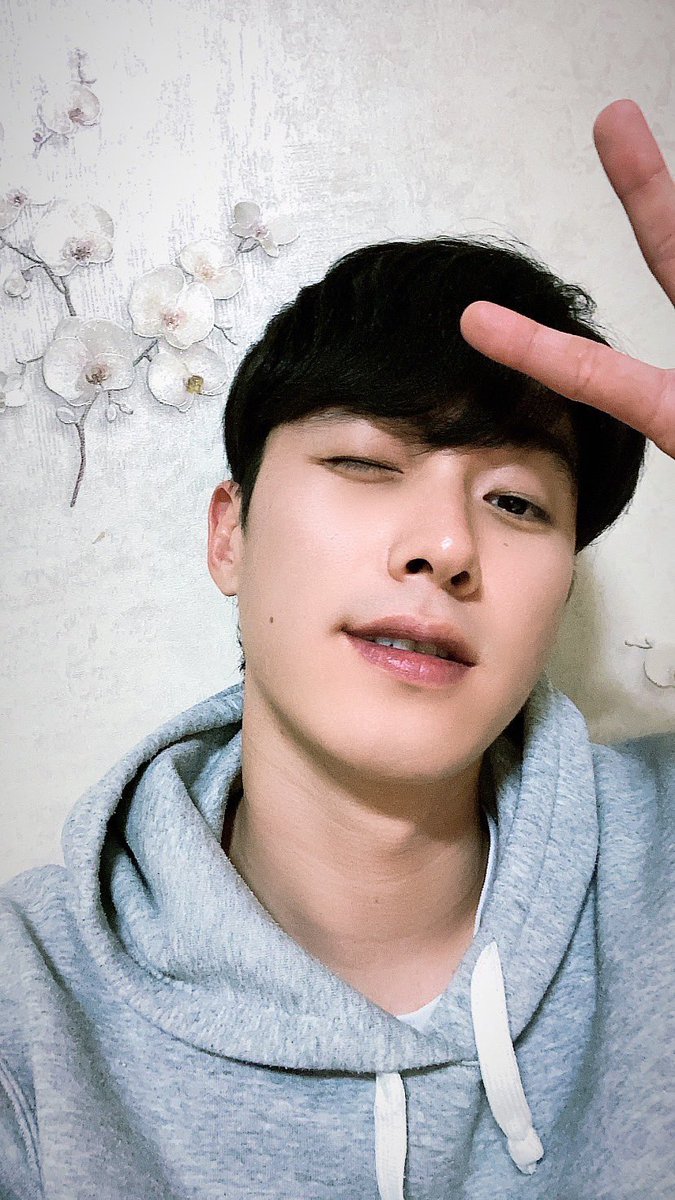 JOONHO_GYUMIN's tweet photo. 本日も【GYUMIN SHOWROOM】をご視聴頂きましてありがとうございました🎤🎤

次回の配信は・・・

✍️11月18日(木)20:00〜

👇視聴
https://t.co/nvInkbUKJP

また来週もお待ちしております💚 https://t.co/vmBFw5YNMT