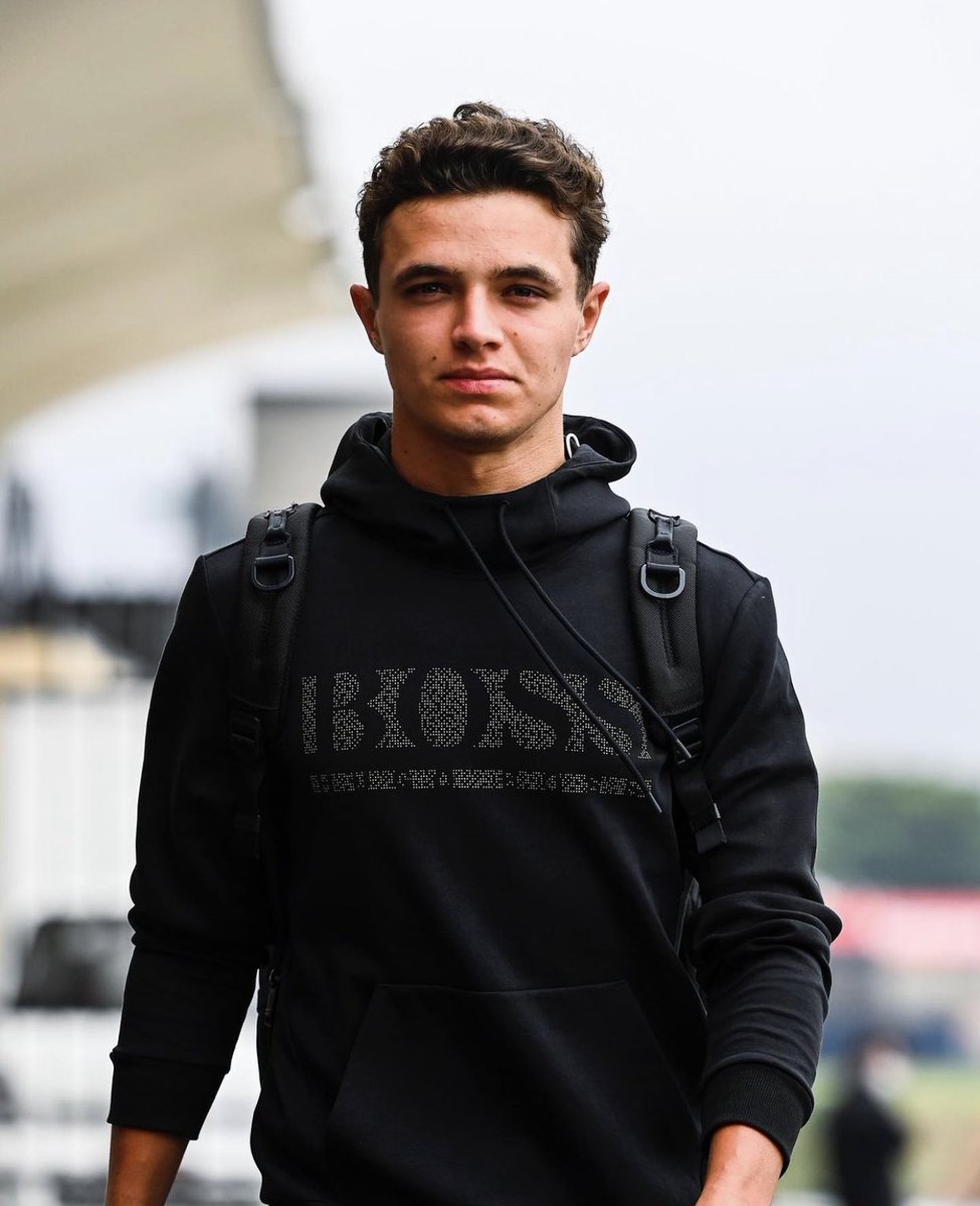 GLC41663's tweet photo. happy birthday @LandoNorris hope you have an amazing 22nd birthday and good luck today♥️♥️ ( fun fact you are born the same day as my grandfather ) ♥️ @McLarenF1 https://t.co/hqaFksHhKb