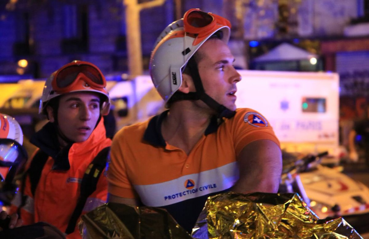 ProtecCivilefr's tweet photo. #Hommage

Tous les bénévoles de la Protection Civile s'associent à l'hommage rendu aujourd’hui aux victimes des attentats du #13Novembre 

📷 : Protection Civile Paris Seine https://t.co/rzG6mMP350
