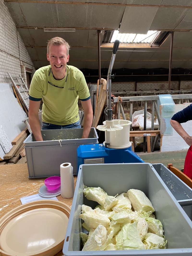 HBGoedentijd's tweet photo. Zuurkool maken...
Er staan nog meer dan 200 spitskolen op het land, en ze beginnen te scheuren. Het is zonde van al die kolen; ze moeten nodig van het land en verwerkt worden.  https://t.co/3OKrJXQgV5

#stopverspilling #herenboeren #hbgoedentijd https://t.co/WnXq1FdAtF