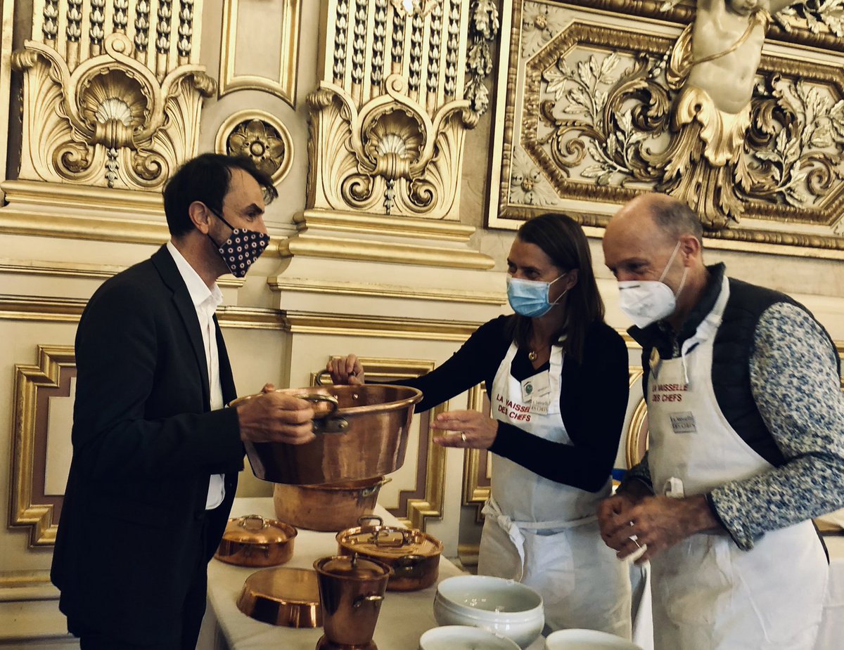 Gregorydoucet's tweet photo. Très belle réussite de l’opération #LaVaisselledesChefs, installée pour la première fois dans les salons de l’Hôtel de Ville.

Un évènement éco-responsable et solidaire, pour donner une seconde vie à cette vaisselle chargée d'histoire, tout en agissant pour une bonne cause ! https://t.co/4yCcRwtTRy