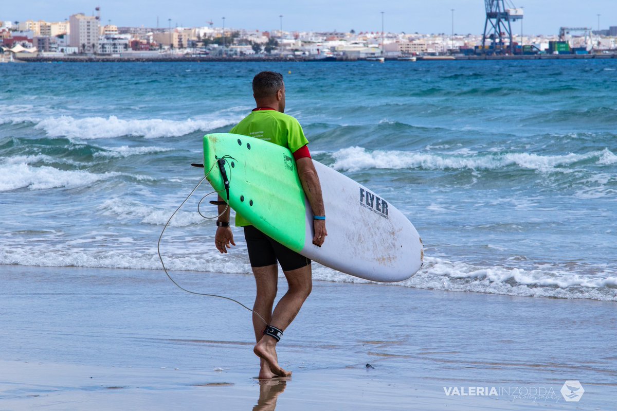 Preparados para el fin de semana ‼️Recuerda que no hay edad para empezar a #surfear y que trabajamos con todos los niveles y edades. 
😉Si quieres venir a surfear 🏄🏻‍♂️ con nosotros escríbenos info@fuertetribusurf.com o visita nuestra web fuertetribusurf.com 📲