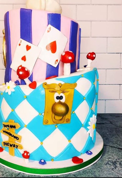 I woke up 43 today and the first thing I saw on my timeline is my birthday cake she nailed it. Although<a href="/tag/thankful"class="tags"><span>#thankful</span></a>