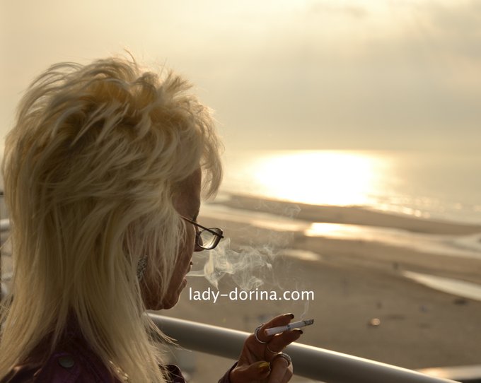 Yet another blissful #smokingqueen moment! https://t.co/TKwU7D4DUV https://t.co/k21kYFi5aC<a href="/tag/smokingqueen"class="tags">#smokingqueen</a>