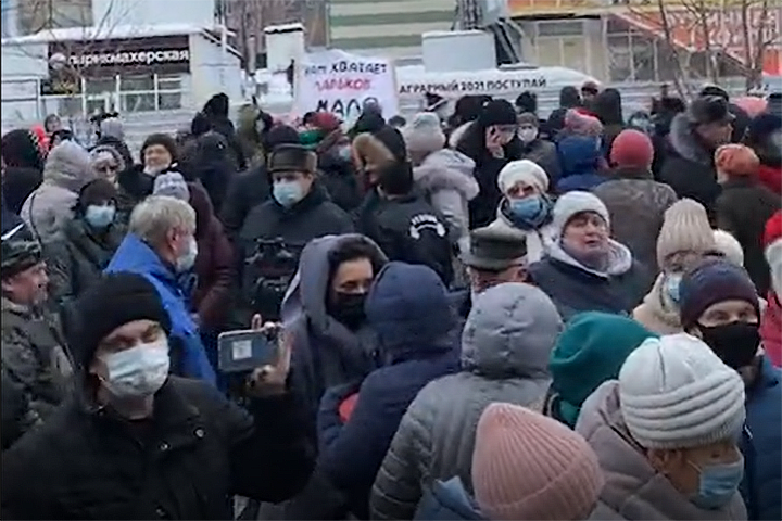 Жители двух микрорайонов Новосибирска вышли на митинг против застройки зоны под сквер 

tayga.info/173389