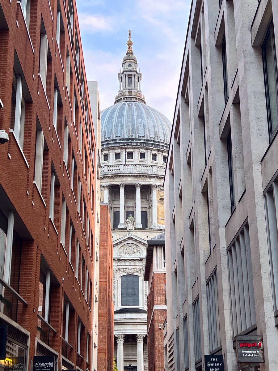 kashakhtar's tweet photo. #londonscenes https://t.co/VDgjqqACCn