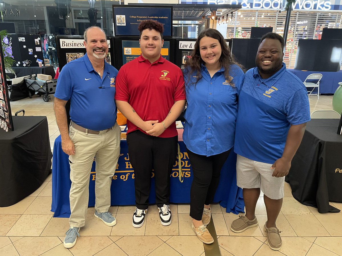 Come join us today at @WestShorePlz from 9-1 pm! We would LOVE to talk with you! <a href="/tampajhs/">TampaJHS</a> <a href="/SDHCMagnet/">HCPS Magnet Schools and Programs</a> @MrQuinnJHS 🐉