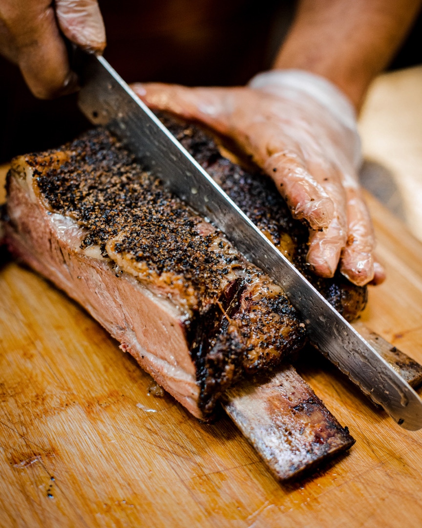 smokeandbonesuk's tweet photo. Slicing these meaty ribs up for ya! Available at Seven Dials Market 💥

On the other side of the river? Come check out our new stall at Flat Iron Square as well - different menu, but same amazing meats &amp; flavours! 

#smokeandbones #smokedribs #beefribs #bbqribs https://t.co/4mJz7r5v1h