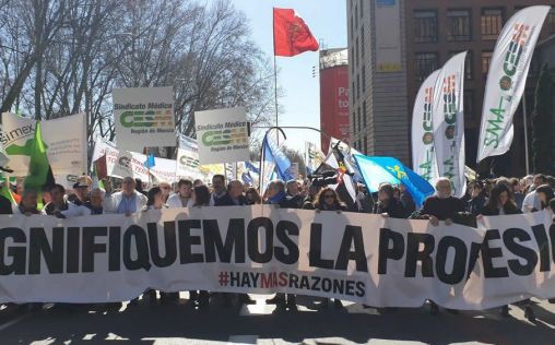 Hacemos una Manifestacion como la de las Tcaes de esta semana?
O llegamos a un acuerdo?
<a href="/albertofdezpp/">Alberto Fernández</a> <a href="/JuanMa_Moreno/">Juanma Moreno</a> 
<a href="/jesusraguirre/">Jesús Aguirre</a> 

#carreraprofesionalsinacsaya

<a href="/SATSE_Andalucia/">SATSE Andalucía</a> <a href="/saludand/">Consejería de Sanidad, Presidencia y Emergencias</a> <a href="/smandaluz/">Sindicato Médico Andaluz</a> <a href="/UGT_Andalucia/">UGT Andalucia</a> <a href="/Ugt_A_Sanidad/">UGT Sanidad Andalucía</a> <a href="/ccooandalucia/">CCOO de Andalucía</a> 
<a href="/CarreraProfesi1/">#CarreraProfesionalSinACSAYa</a>