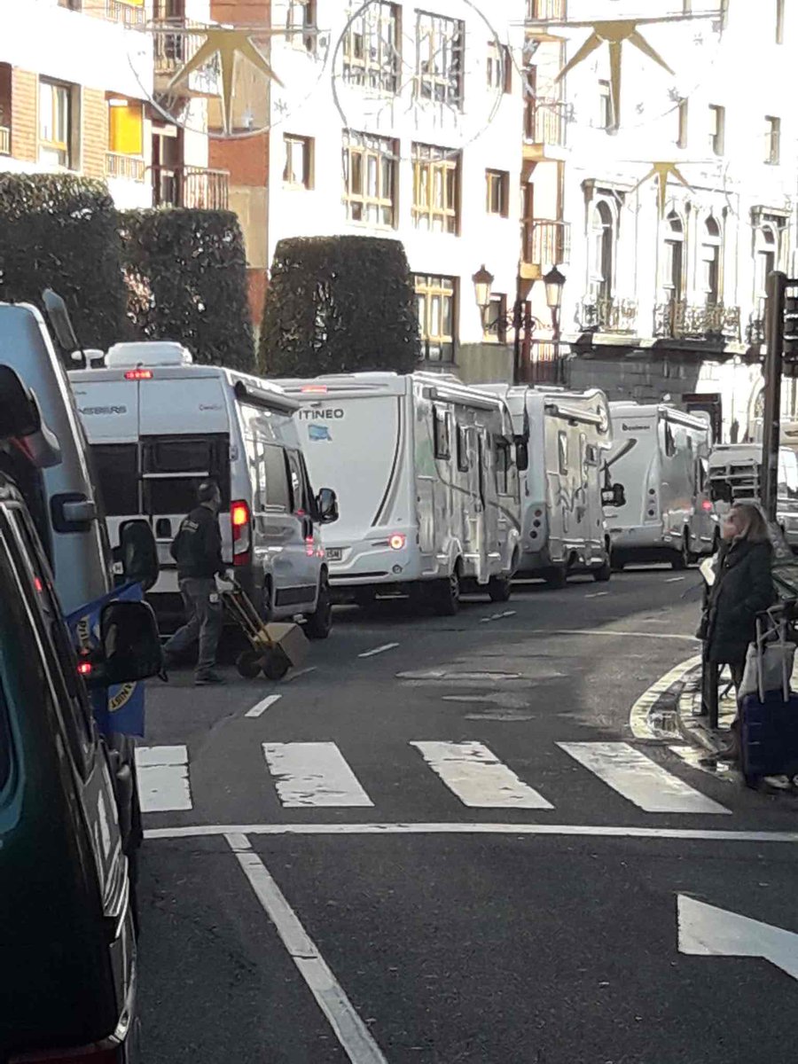 AreasAc's tweet photo. Más de 600 #Autocaravanas procedentes de distintos puntos de España, 
reivindican sus derechos con una marcha por #Oviedo... https://t.co/fayu7hPlfw