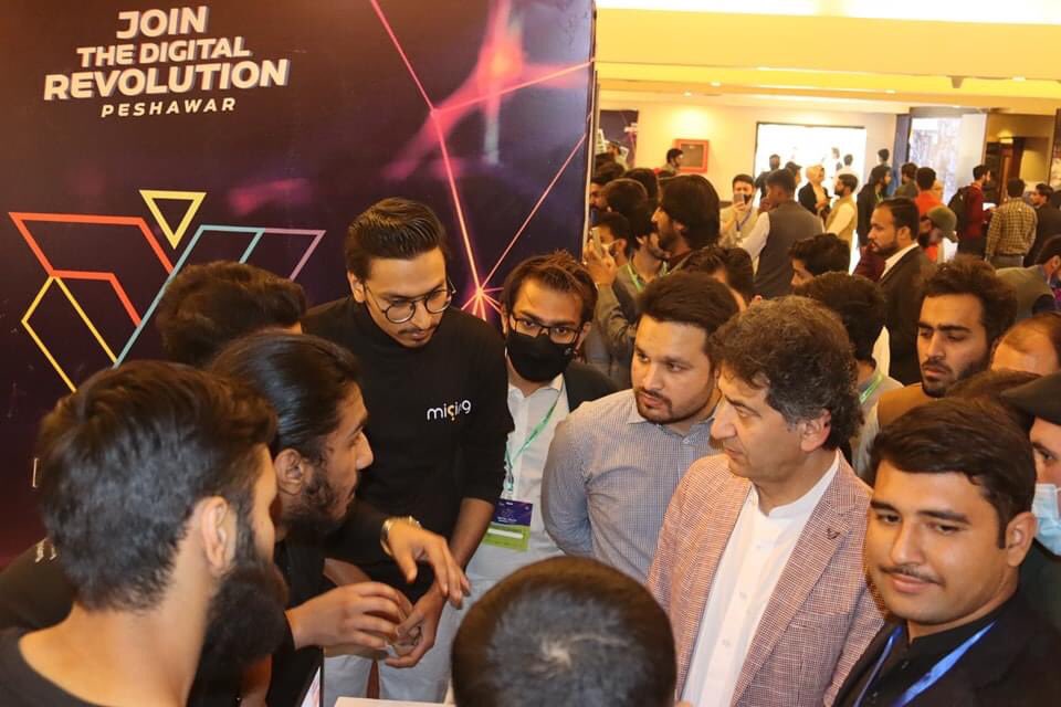 PTIOMardan's tweet photo. صوبائی وزیر @AtifKhanpti کا ڈیجیٹل یوتھ سمٹ میں مختلف سٹالز کا دورہ

نوجوانوں اور اسٹارٹ اپس سے ملاقات

خیبرپختونخوا ڈیجیٹل یوتھ سمٹ کے پہلے دن پاکستان بھر سے نوجوان سمٹ میں شریک ہیں۔

#DYS21 https://t.co/urDuDwJGMb