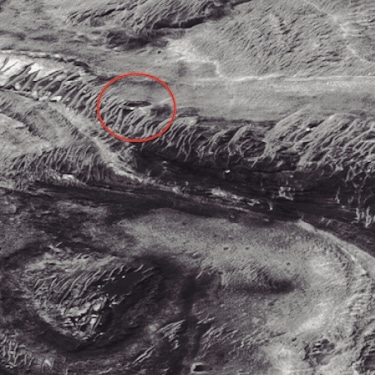SecureTeam10's tweet photo. Here's what's been described as a half mile wide shiny metallic "disc" or alien base, complete with large dark windows wrapping around it, sitting on or embedded into the edge of a cliff on planet Mars.. The NASA image was discovered in 2015 by Scott Waring of UFO Sightings Daily https://t.co/PYYkZsaBFG