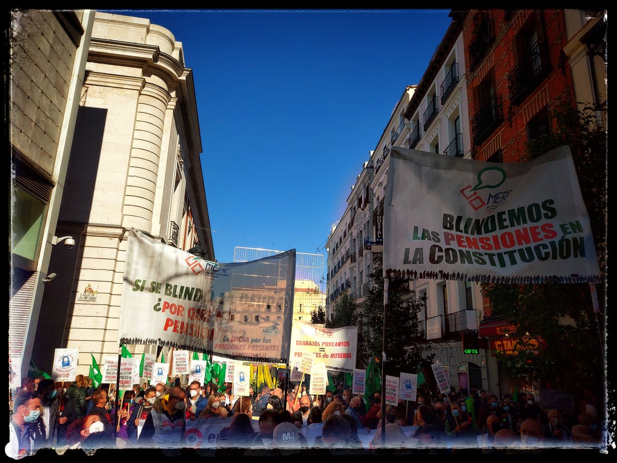 actua_cam's tweet photo. Hoy por las calles de Madrid exigimos #BlindarLasPensiones en la #Constitución. @reaccionayactua @merp_org https://t.co/WlRu4Dgt7T