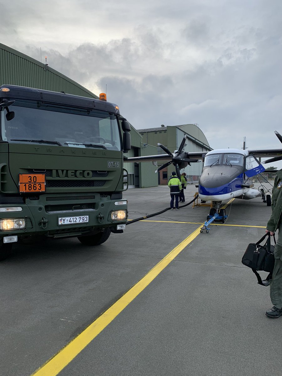 K3_GrafZeppelin's tweet photo. Man muss auch mal Glück haben: gestern begann der Tag wieder sehr trüb, doch am Nachmittag reichte es für 2:40 Std und die erforderliche Vorbereitung auf den anstehenden #Checkflug mit phasenweise besten Aussichten zwischen #Bremen und #Nordholz! Das macht Spaß! #MFG3 #DO228 https://t.co/PQT7CxjvCP