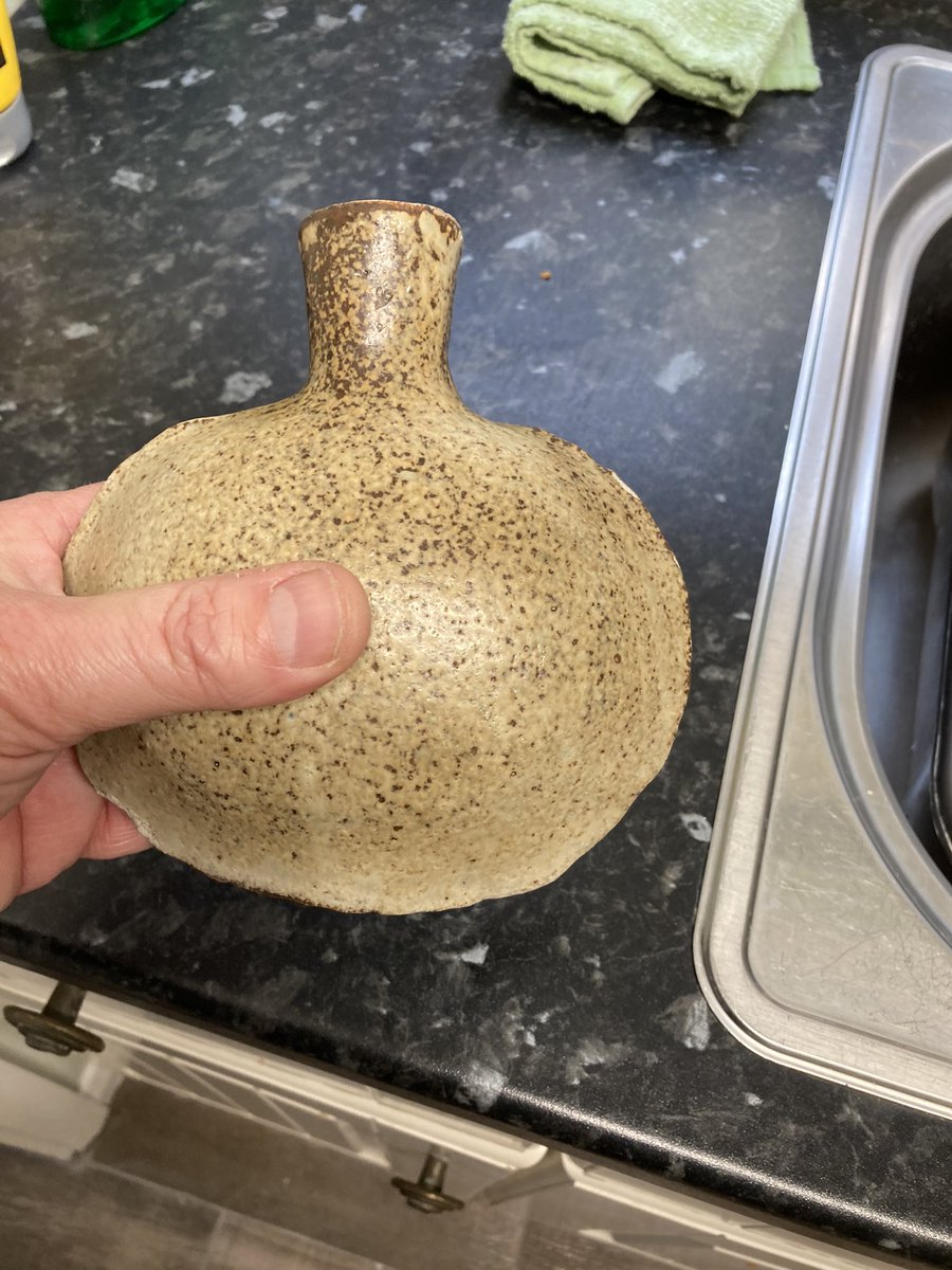 Anthony7Cutting's tweet photo. Hi guys, I just wanted to share this after my Saturday morning charity shop trailing. I don’t know why but I just had to have it, it’s sighed on the top wright 123. it’s now a perfect edition to my kitchen shelf.
#pottery #stoneware #Diamondintherough #flaskbottle #studiopottery https://t.co/DB3xWWxsWs