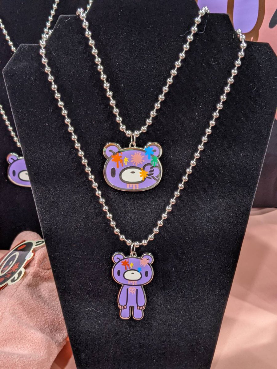 official_gloomy's tweet photo. 11月12日〜14日の3日間、ロサンゼルスで行われるDesignerCon2021にて、オンチ(@onch)さんとのコラボグッズが出展されました❣️
その模様を皆様にお届けします✨
※日本での販売は未定です。
#gloomybear
#グルーミー
#onch
#ロサンゼル
#LosAngeles
#DesignerCon2021 https://t.co/K8yckf9ArF