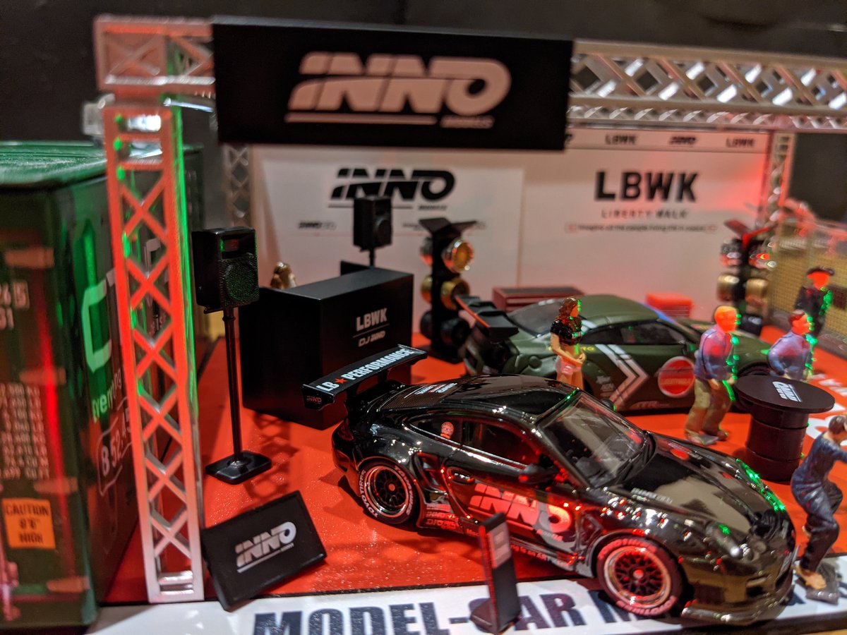 INNO 1/64 LBWK Auto Salon Diorama 997 Chrome リバティウォーク