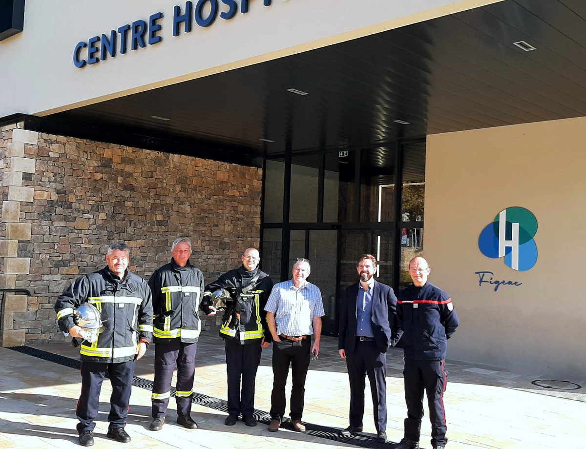 PompiersDuLot's tweet photo. Les @PompiersDuLot en formation de maintien et de perfectionnement des acquis pour des chefs de groupe du département (#GOC3 : Gestion Opérationnelle Commandement) le 8-11 au centre hospitalier de #Figeac @VilledeFigeac @lagardraphael 
https://t.co/OcDHLIySlB https://t.co/GoztQQUQRW