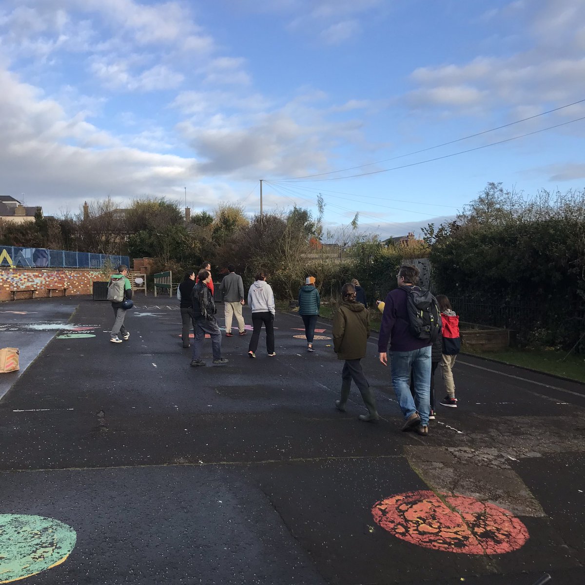 edintoollibrary's tweet photo. Glorious day for a #volunteerbuild @PGPrimary https://t.co/2smDcodiDh