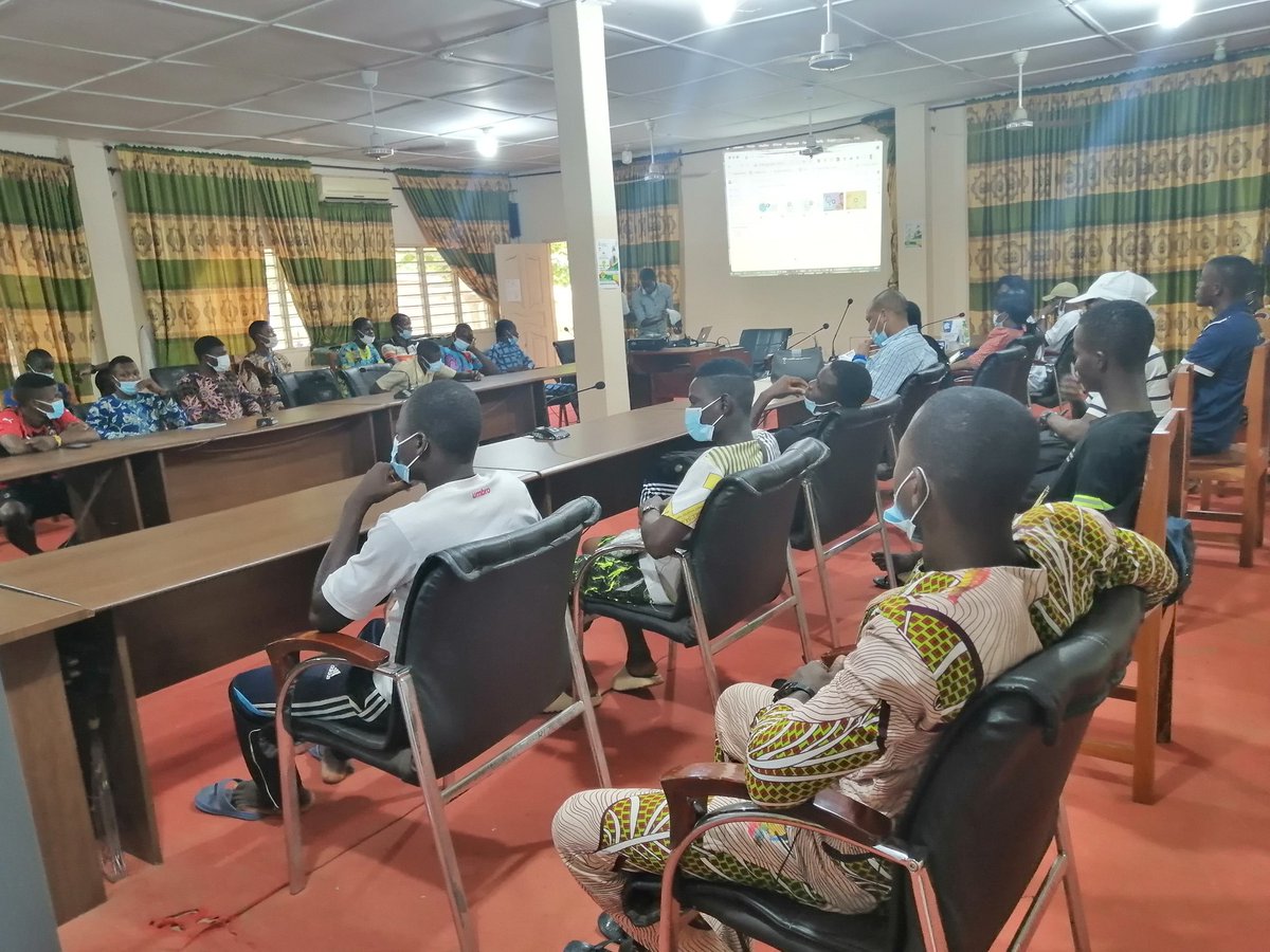 nonhouegnon's tweet photo. Après Parakou, Kandi, Natitingou, Dassa, Bohicon, #Ipweeks démarre à Avrankou. La sensibilisation sur la protection des données personnelles et de la vie privée sur internet continue.
Particularité de cette édition👉la disponibilité des messages en langues locales.#MaLangueCompte https://t.co/UtaDjH7AQe