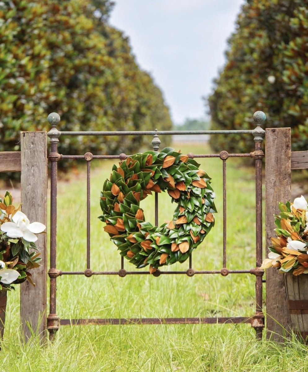 draytonhall's tweet photo. The Wreath Flash Sale is now! Shop wreaths on the link below now for 10% off and tax free classic live greenery wreaths from The Magnolia Company! Your holiday decorations can preserve and educate, buy now to support Drayton Hall! https://t.co/xAfGx8jq3G #shop #decor #sale #chs https://t.co/hQlLKq7lz7