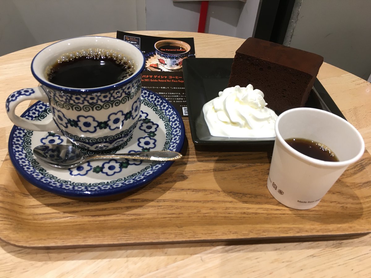 ImagineKitsune's tweet photo. サザコーヒーでパナマ・ゲイシャコーヒーと本日のブレンドを飲み比べてみた
雑味がなくすっきりとした飲み口で、���人の俺でも分かる美味しさだった(*´∀｀) https://t.co/tSuSF1LrwF