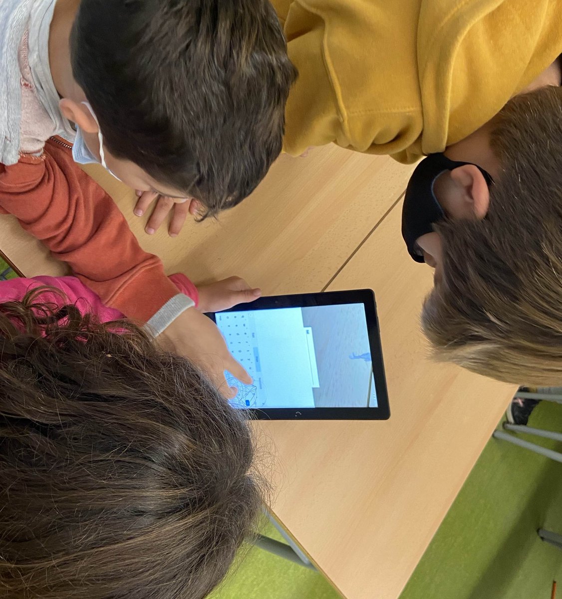 EscolaElsPins's tweet image. L'alumnat de #2PRI hem anat de viatge amb @googlemaps per diferents poblacions del projecte 👏👏 

Hem vist quant triguem en arribar des de @AjCastelldefels a la població que en ha tocat.
📌     🚗🚶‍♂️ 🚌     📍

#georeferenciació
#ViatgesVirtuals
#IntegremLesTac