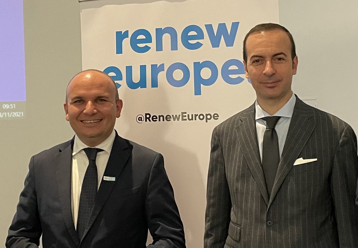 andreapruitic's tweet photo. All’evento di #Renew ho detto che un’offerta politica liberale deve combattere la banalizzazione dei problemi effettuata dal #m5s, promuovendo la responsabilizzazione dei cittadini attraverso la reintroduzione del voto di preferenza. https://t.co/erXMkk8o7D