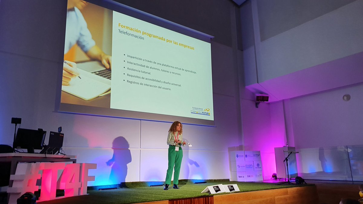 femxafx's tweet photo. Sigue adelante el congreso @Trainers4Future con elearning vs aula virtual, ponencia de Maribel Sanz, responsable de servicio al cliente y orientación en @Fundae_es 
#T4F #trainersforthefuture #formandofuturo #fundae https://t.co/C1IrWRAzeE