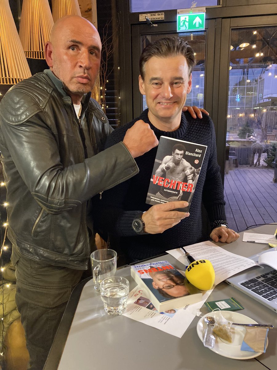 Alex Blanchard bij <a href="/wilfredgenee/">Wilfred Genee</a> in <a href="/BNRfridaymove/">The Friday Move</a> n.a.v. VECHTER. Hilarisch gesprek.
Genee: "Zo! Er gebeurt heel wat in dit boek! Het leest lekker weg en je ligt in een deuk af en toe."
uitgeverijdekring.nl/vechter #boksen #boek #autobiografie #europeeskampioen #penoze #vrouwen #film