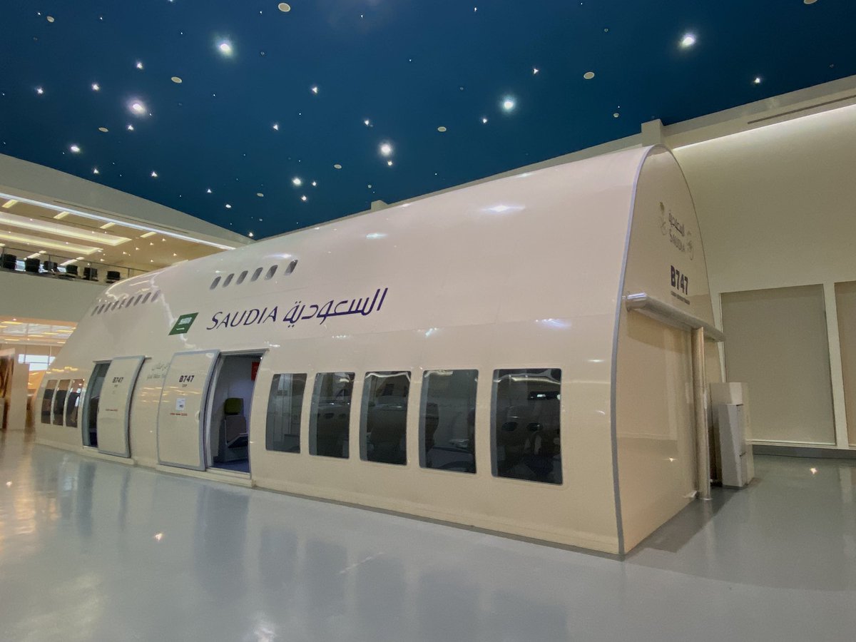 IAhmed_Ismail's tweet image. Is there a doctor on board? 👨🏻‍⚕️🧑🏻‍⚕️ 

In-flight medical emergencies simulation course ✈️🚨
#IMES_Course