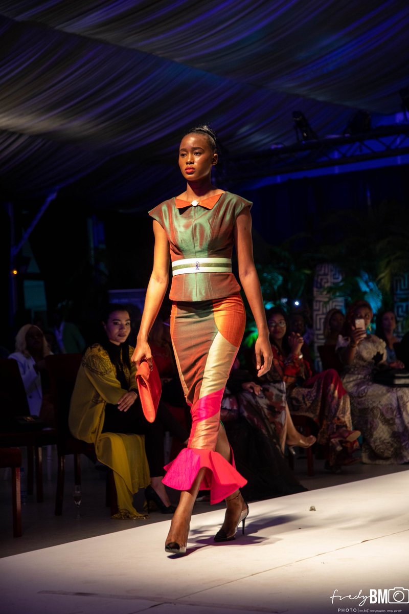 FredyPhoto's tweet photo. Défilé de Mode K'elle Pour Elle 🇬🇦

Styliste : @Algueye_Dakar

Mannequin : @neomikim291

Organisateur : @k_ellepourelle241

Photographe : @Fredyboupendza4

Lieu : @SuitesNomad
@gabonmediatime @cplusafrique
#festivaldemode #gabon #kellepourelle2021 #modegabon #défilé #styliste https://t.co/NLyCqpM6JB