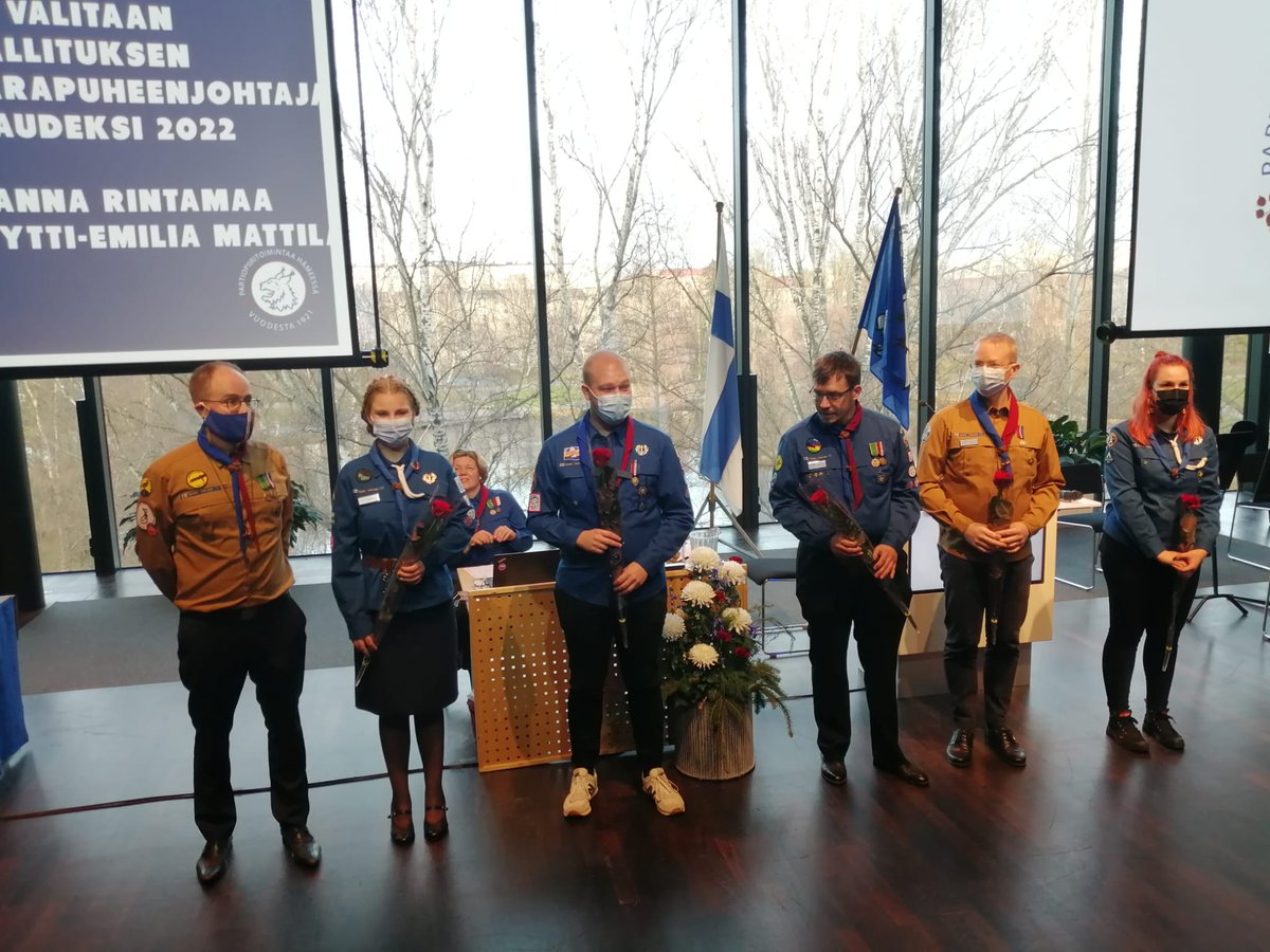 Onnea uudelle piirihallitukselle! Henri Backman ja Janna Rintamaa luotsaavat tätä upeaa hallitusta. Mukana Jesse Heiskanen, Turkka Salo, Tero Arvonen, Roosa Mäntyneva ja kuvasta puuttuvat Marko Maaluoto ja Julia Salin.
#hppartio #partioscout #syyskokous
Kuva: Sarianna Kurkinen