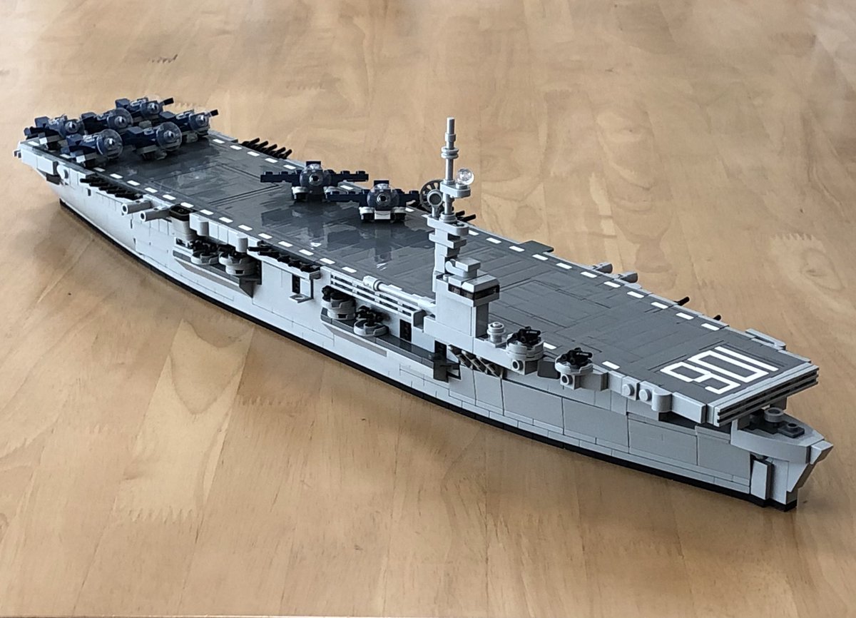 1/300スケールでコメンスメント・ベイ級護衛空母を作りました #レゴ艦船