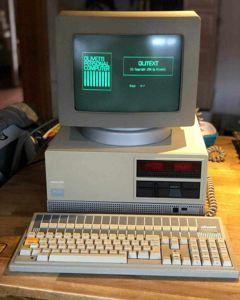 olivrea1908's tweet photo. Word processing the italian way. Olivetti’s own word processor from 1984, called olitext running on this beautiful M24SP. #8086 power at 10Mhz, 640Kb RAM and 20MB #miniscribe MFM HDD. #ilovemyolivetti #olivettipc
#vintagecomputer #vintagecomputing #personalcomputer #oldcompu… https://t.co/diTwGC04FS