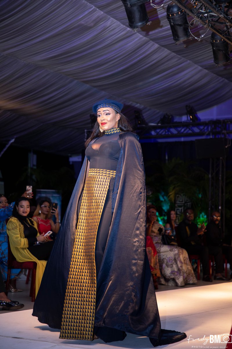 FredyPhoto's tweet photo. Défilé de Mode K'elle Pour Elle 🇬🇦

Styliste : @madomarque

Mannequin : @JessicaGomes

Agence Mannequin : @panao.fashion

Organisateur : @k_ellepourelle241 

Photographe : @Fredyboupendza4

Lieu : @SuitesNomad

#festivaldemode #gabon #kellepourelle2021 #modegabon https://t.co/poq5TU8yln