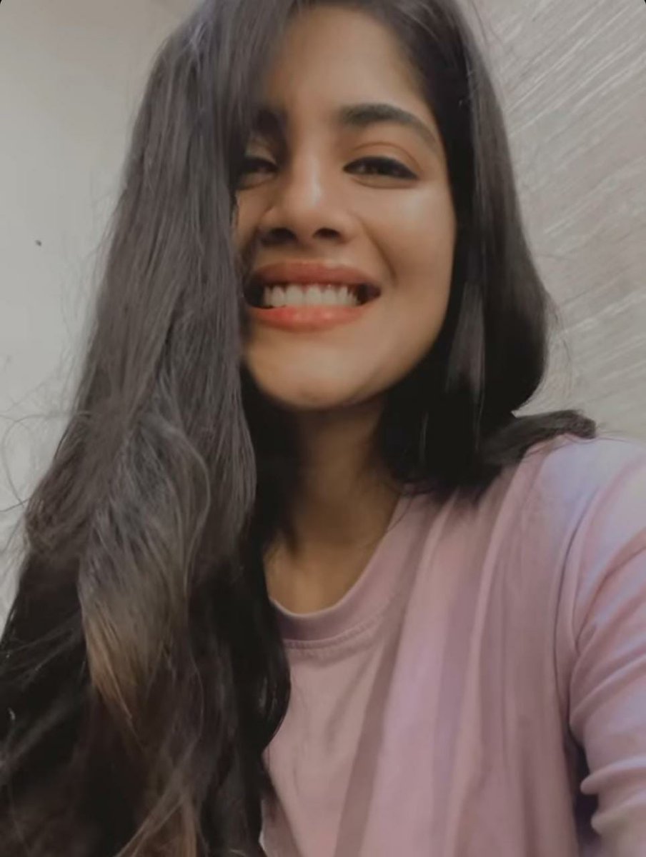 telugufilmnagar's tweet image. Her endearing smile will surely take away your heart ❤️ 

@akash_megha #MeghaAkash #TeluguFilmNagar