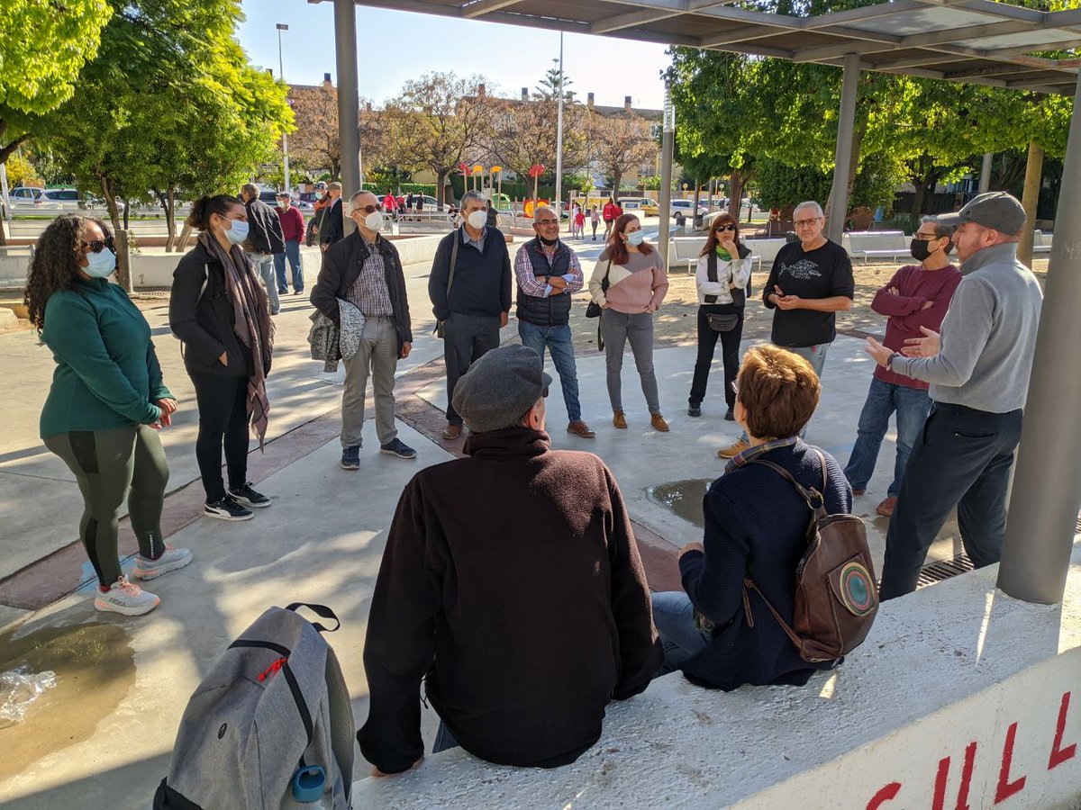 alternacoop's tweet photo. Què és un Grup Local? Una comunitat de persones que comparteixen vehicle compartit. Per cada vehicle compartit podem arribar a buidar dels nostres carrers fins a 15 cotxes 💪😃 https://t.co/9SjEHWboW5