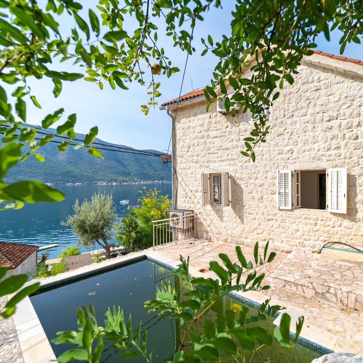 propertymne's tweet photo. House with sea view for sale in Drazin Vrt. 
Excellent location, Perast is nearby lot of sun during wintertime. 
House area: 300m2
Price: €520 000
.
.
#montenegro #property #propertybrothers #invest #investment #investmentproperty #investing #realtor #realestate #realestatesales https://t.co/Go9xr6iGBW