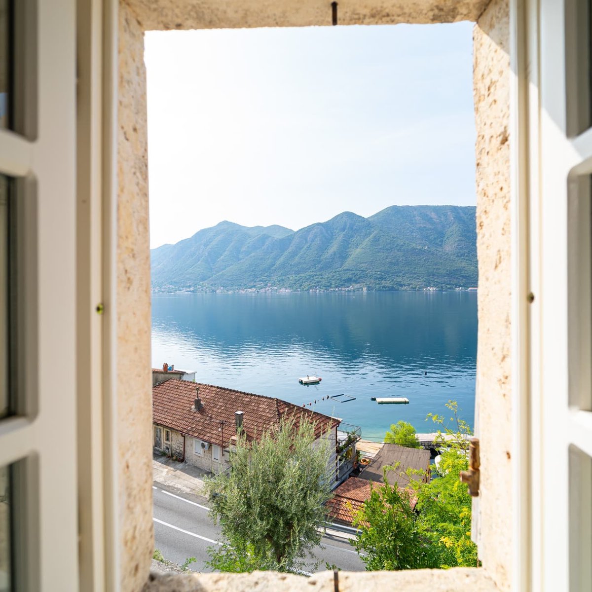 propertymne's tweet photo. House with sea view for sale in Drazin Vrt. 
Excellent location, Perast is nearby lot of sun during wintertime. 
House area: 300m2
Price: €520 000
.
.
#montenegro #property #propertybrothers #invest #investment #investmentproperty #investing #realtor #realestate #realestatesales https://t.co/Go9xr6iGBW