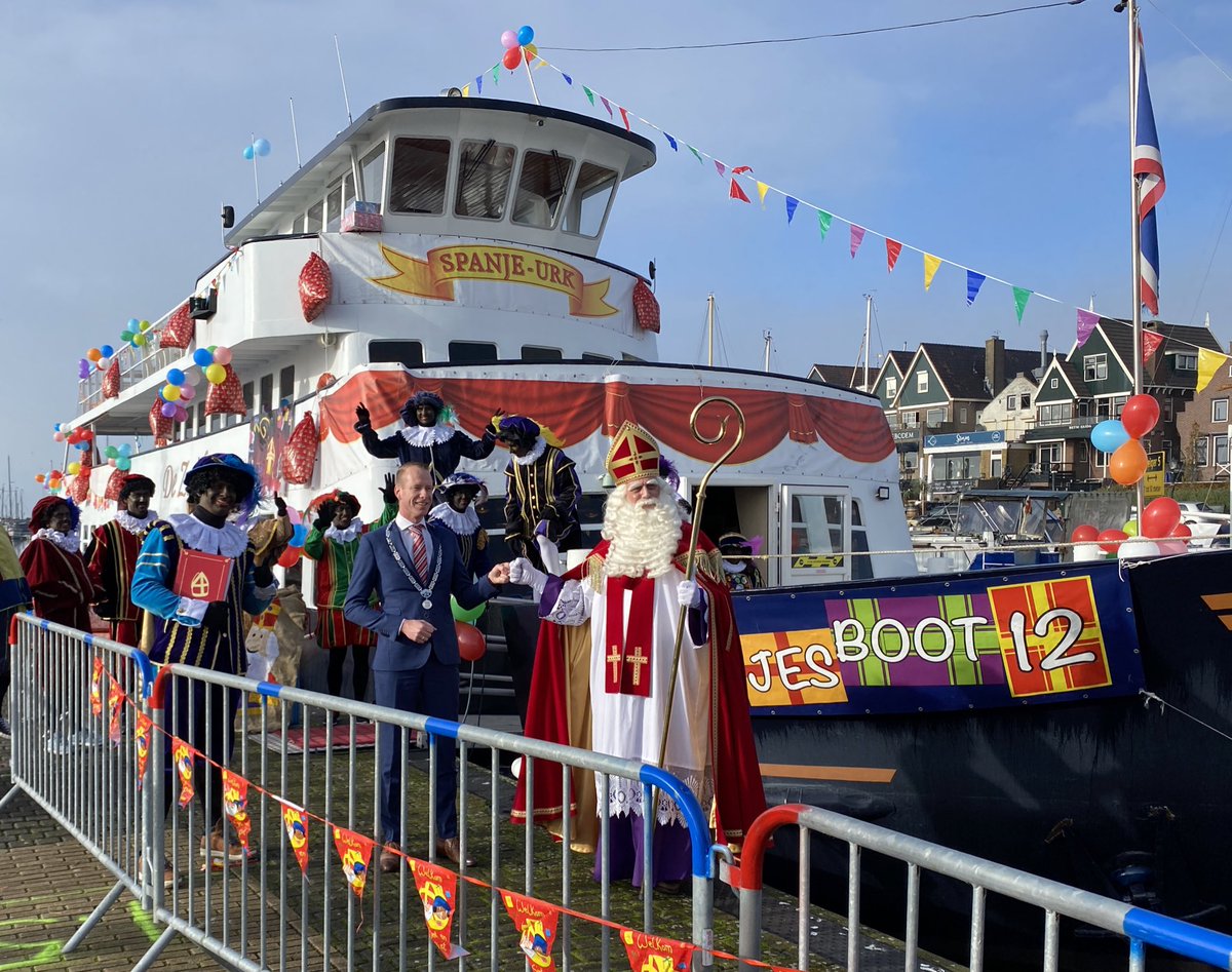 Jaaaaa de Suunterklaos met zijn vele pieten is weer op Urk!

#suunter #urk