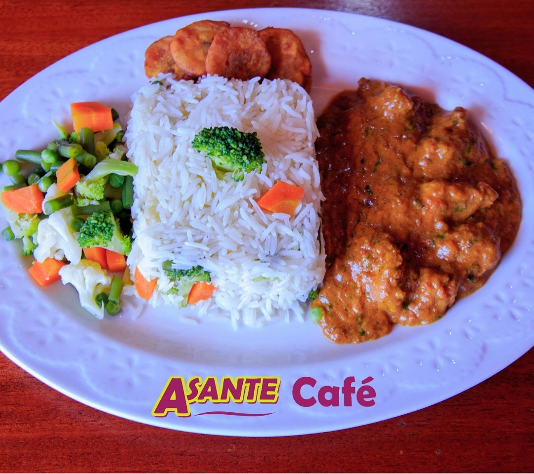 asantecafe256's tweet photo. What is a weekend without such a meal? Visit us in Kawanda at safari petrol station and try out this chicken komma meal or you can kindly contact us on  0770707548 or 0759464546 to place your order https://t.co/Ib741yvLKM