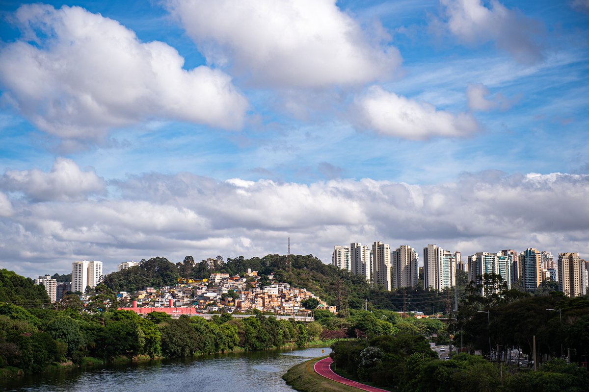 ScuderiaFerrari's tweet photo. Hello São Paulo 🤩🇧🇷 

Sliding into #F1Sprint Day 👊

#essereFerrari🔴 #BrazilGP https://t.co/uUqp19EyXc