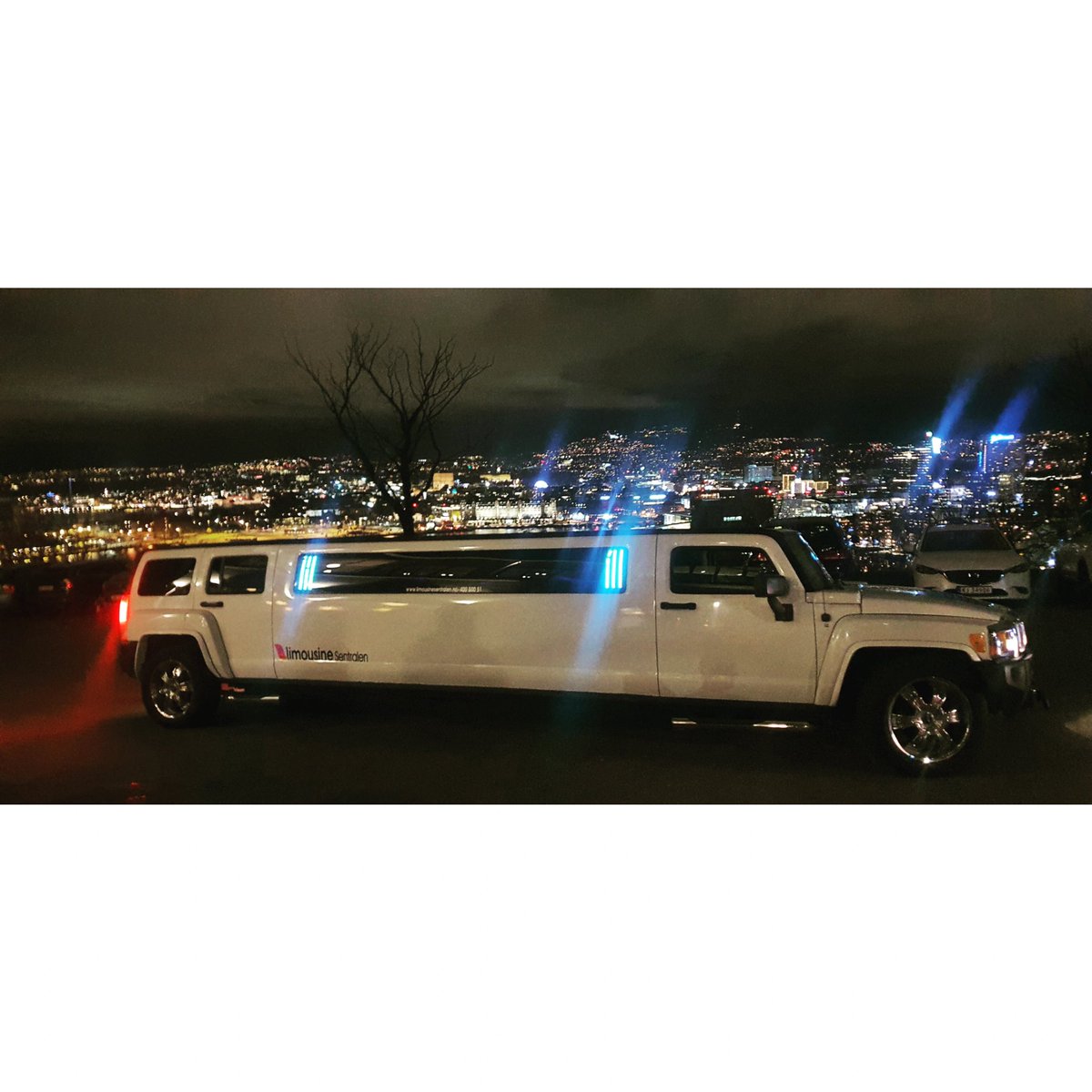 LimousineSent1's tweet photo. #limousinesentralen #limousine #limo #utleie #Oslo#viken #Bærum #ekeberrestauranten #julebord #fest#party https://t.co/x0mDmh40V8
