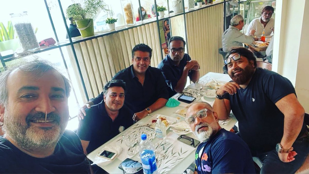 BilgramiNajaf's tweet photo. Longdue Get-together of the fabulous five 💯Some of them chaddi buddies 🤤🤤 #najafbilgramimedia #najafbilgrami #fakhrealam #sohailjavaid #azfarali #nadeemkazmi ✊✊✊✊✊ https://t.co/dpxif1k8li