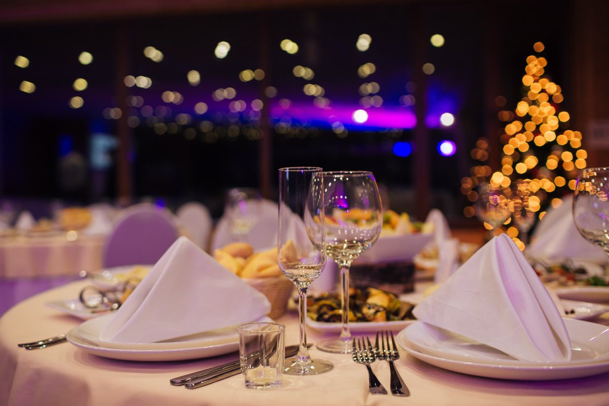 Not long until we're welcoming our first weekend of Party Night acts! We're still taking bookings for Dec 3rd, 4th, 11th and 17th, so if you like the sound of an evening of eating, singing &amp; dancing, Thorpeness Country Club is where you need to be 🥂
thorpenesscountryclub.co.uk/events/christm…