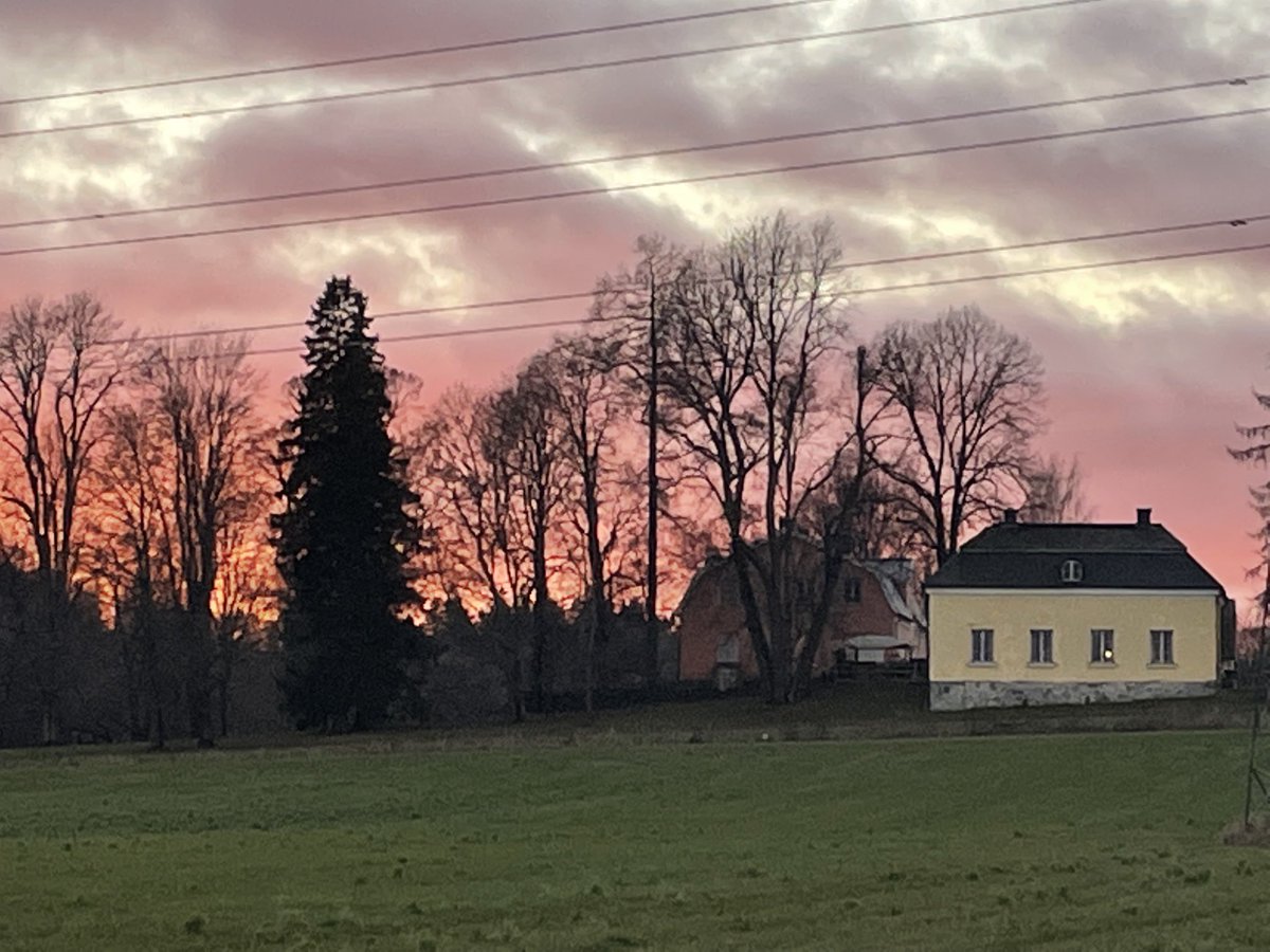 These views for my afternoon (!) walk yesterday were a great way to close an intense, good work week. Grateful for the many good discussions around making PwC a great place to work for everyone. #inclusion #wearePwC #NewNormal #myhoods
