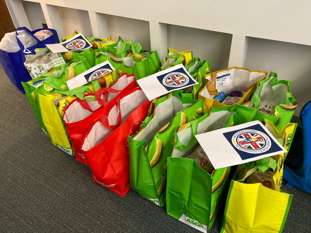 filipinonurseuk's tweet photo. From Sunderland to Birmingham - FNA will be there to welcome our newly arrived Filipino nurses. Thanks RD’s @MayflorBernal & #nangrose for delivering the Filipino-style welcome packs. Funded by @FNightingaleF @NHSEngland @CNOEngland @duncan_CNSE #trainingbubble #housebubble https://t.co/S6FNonXvh9