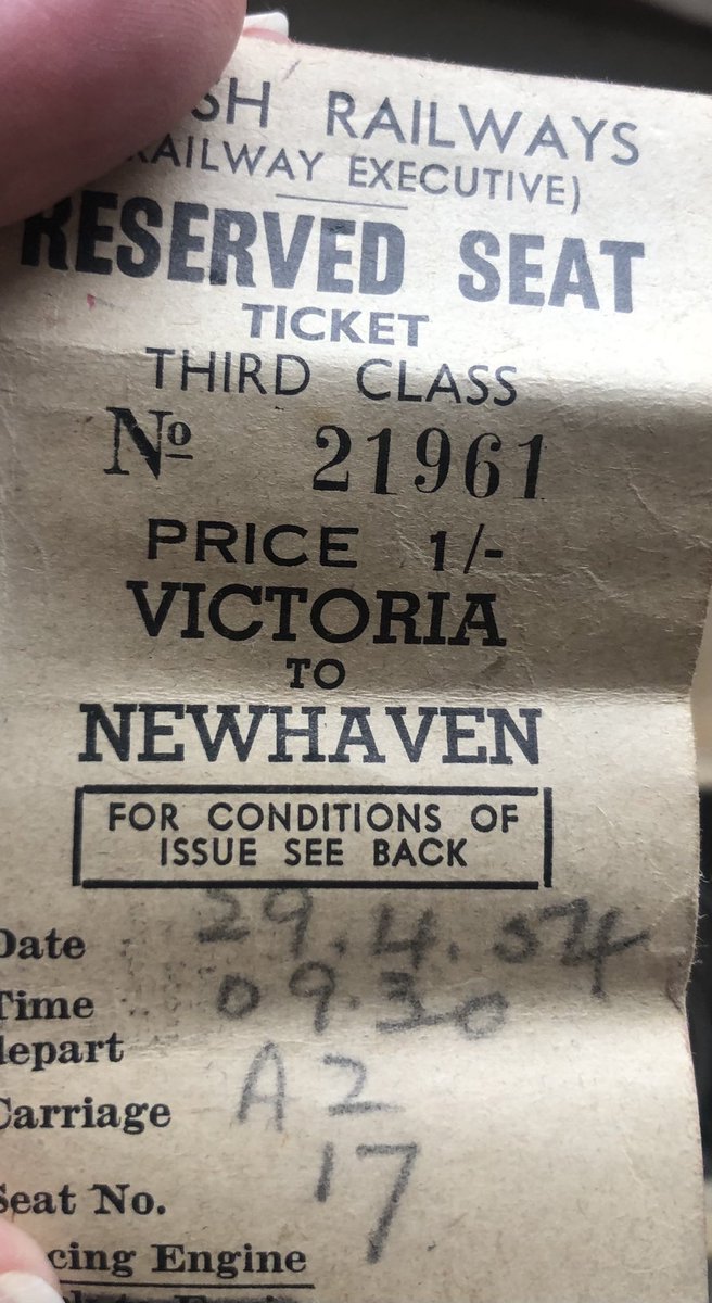 Vallily09's tweet photo. @ltmuseum My late father had kept a lot of his train and bus tickets from his first trip to the UK ! In a little box “ Souvenirs d’Angleterre” 1954 https://t.co/583BHTKoNJ